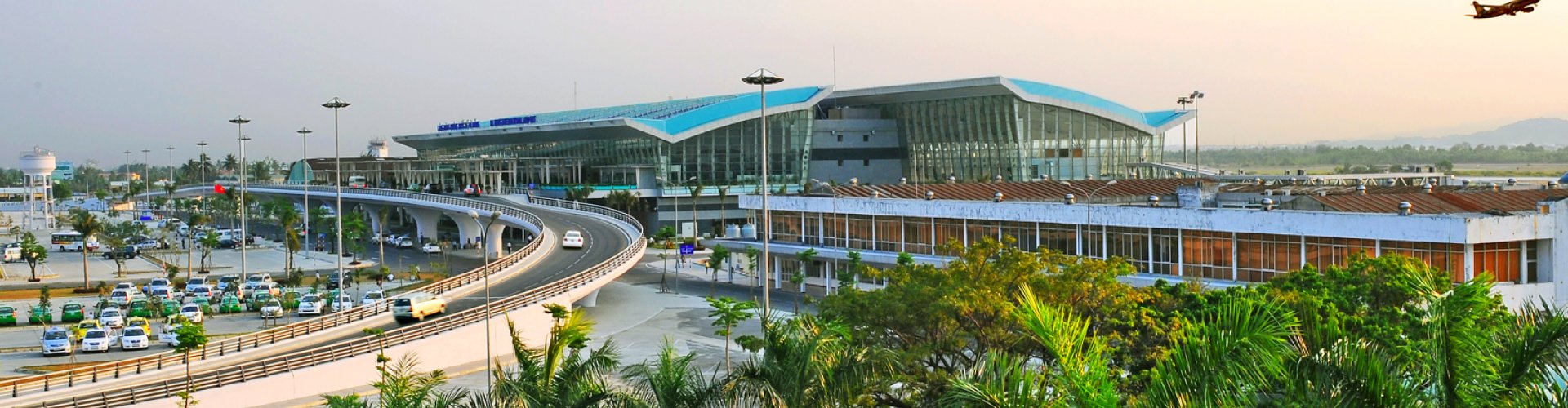 Family arrivals at Noi Bai Airport, VN Airport