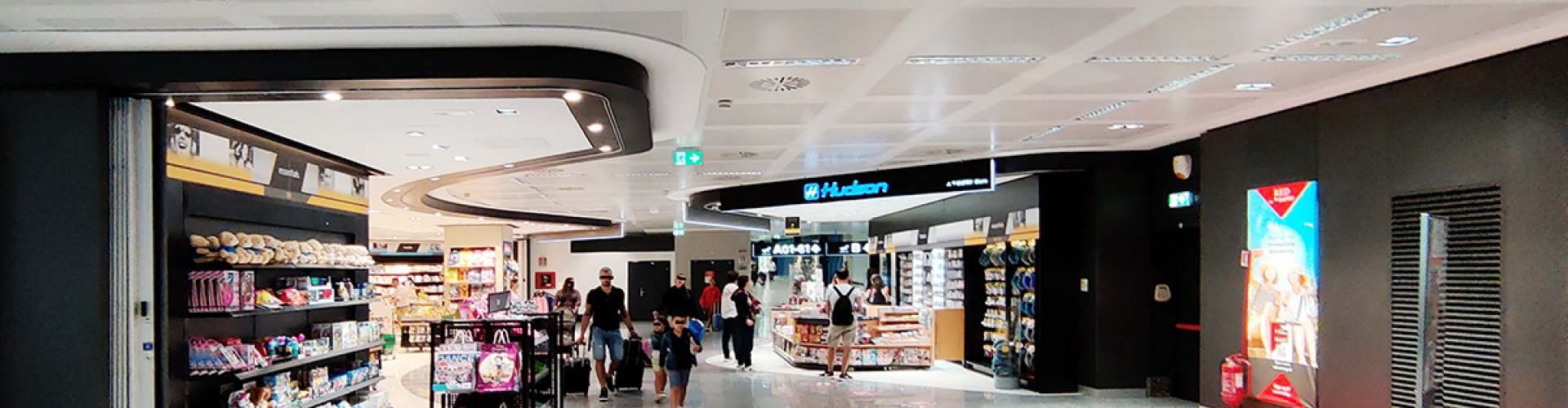 Family arrivals at Malpensa Airport, IT Airport