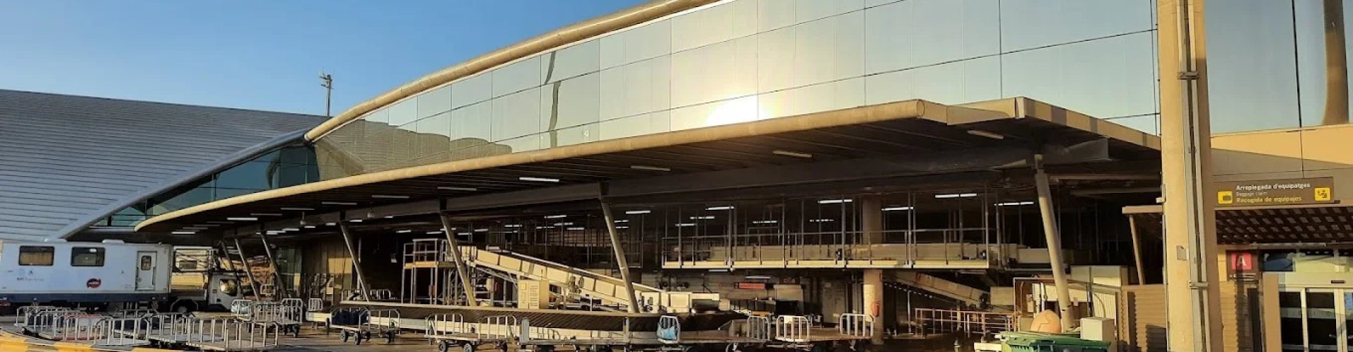 Family arrivals at Valencia (Manises) Airport, ES Airport