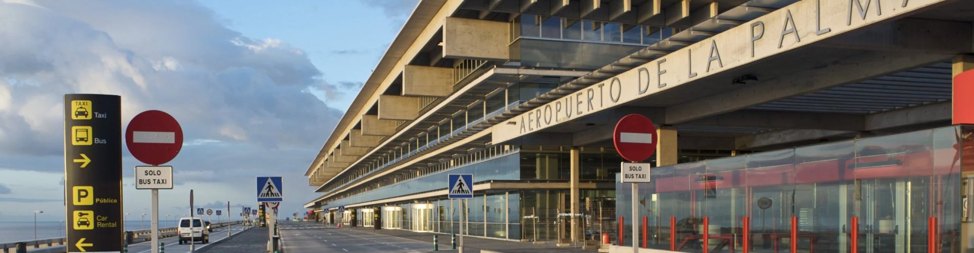 Family arrivals at Palma Airport, ES Airport