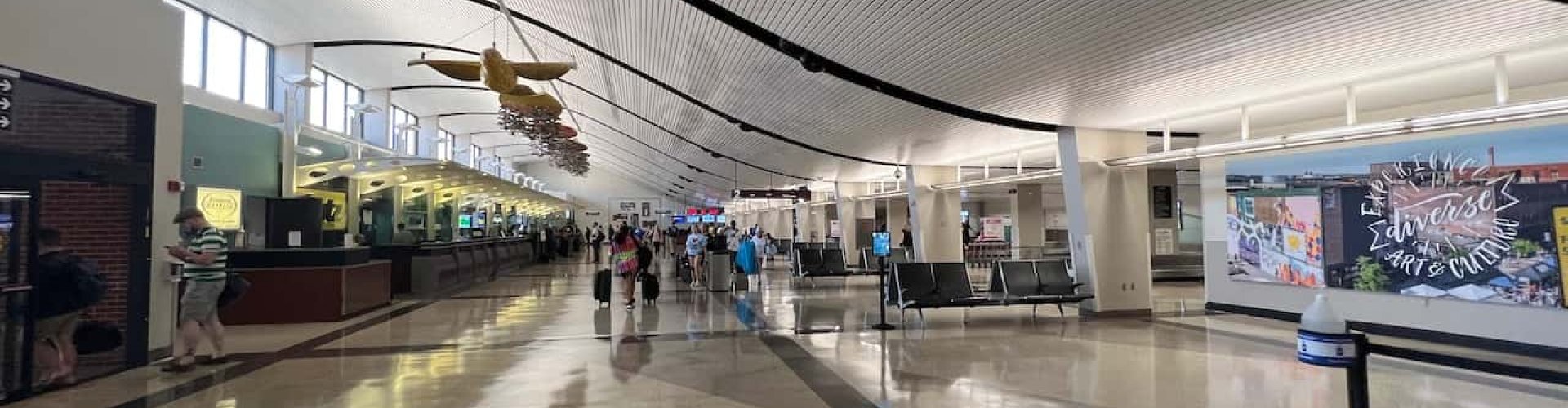 Des Moines Intl Airport terminal at sunset